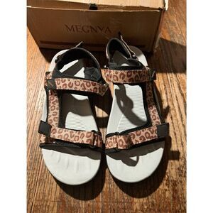 MEGNYA Womens Hiking Sandals Sz 11 Black Cheetah Leopard Animal Print Open Toe